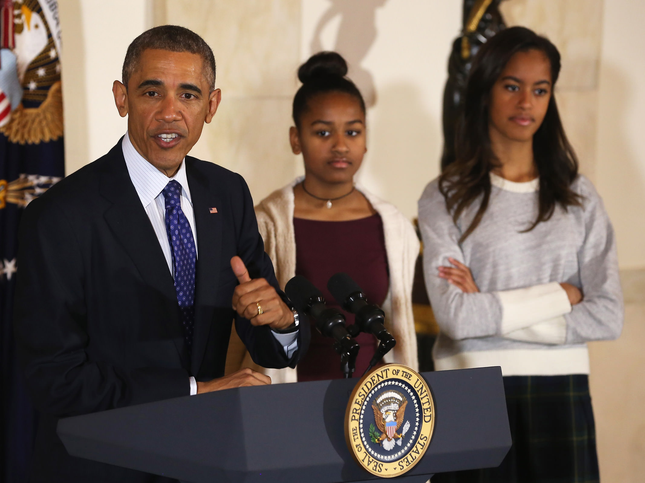 Το πρώτο selfie της Malia Obama έγινε viral 2 president-obama-daughters-zoom