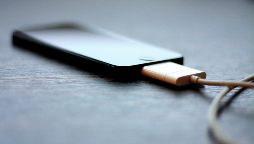 How much does charging a smartphone cost for an entire year? 1 charging smartphone