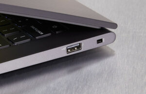 What is this strange slot on your laptop? 1 dell-chromebook-13-photo-6-slot