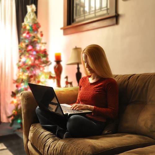 everyone-needs-to-remain-safe-while-shopping-online-min
