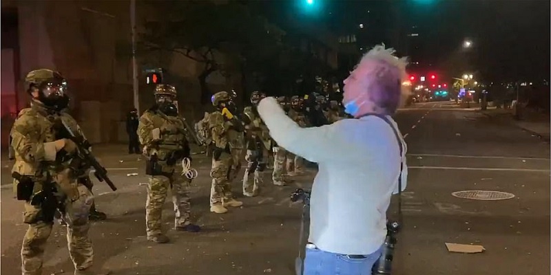 Πράκτορες του Trump ρίχνουν σπρέι πιπεριού σε βετεράνο πολέμου 1 πράκτορες trumo σπρέι πιπεριού