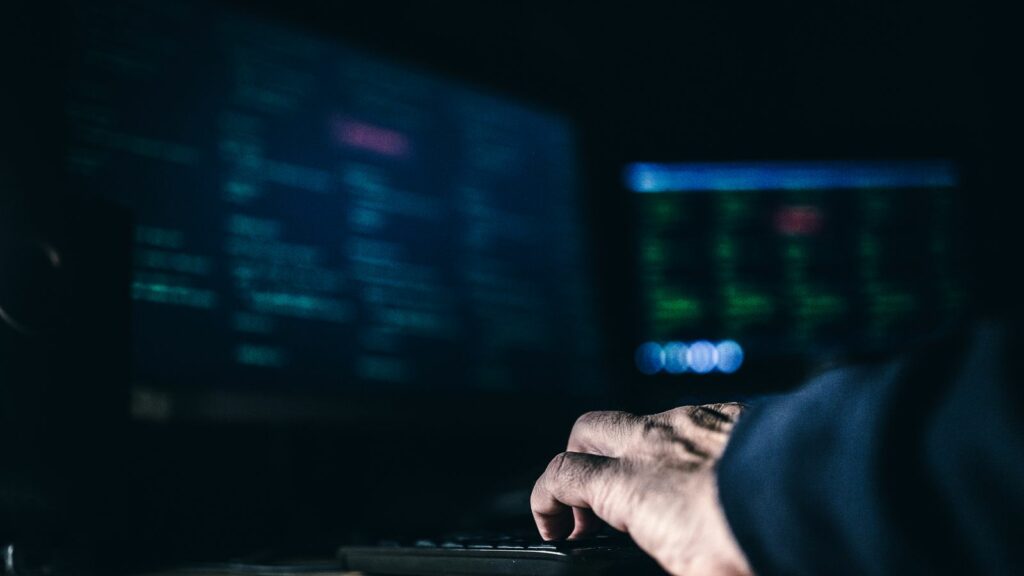 Top hackers reveal their techniques in an online video! 1 hackers techniques video