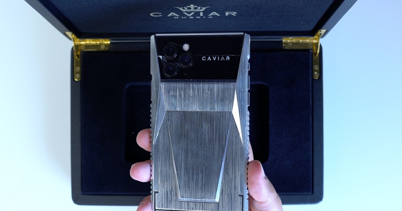 CyberPhone: Το νέο iPhone της Caviar εμπνευσμένο από την Tesla 2 CyberPhone: Το νέο iPhone της Caviar εμπνευσμένο από την Tesla