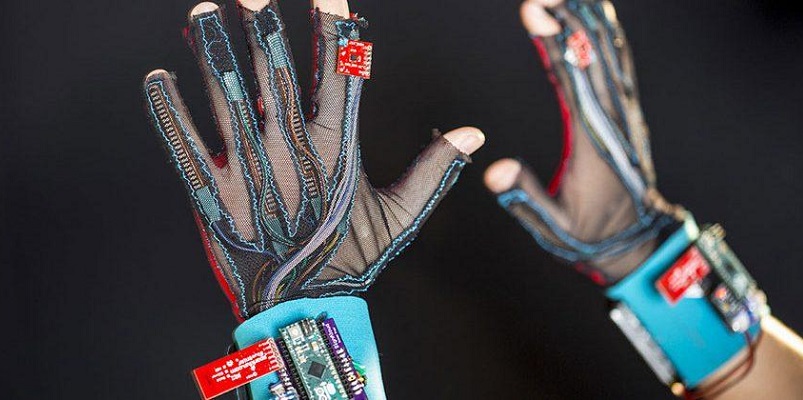 The smart glove that translates sign language! 2 glove