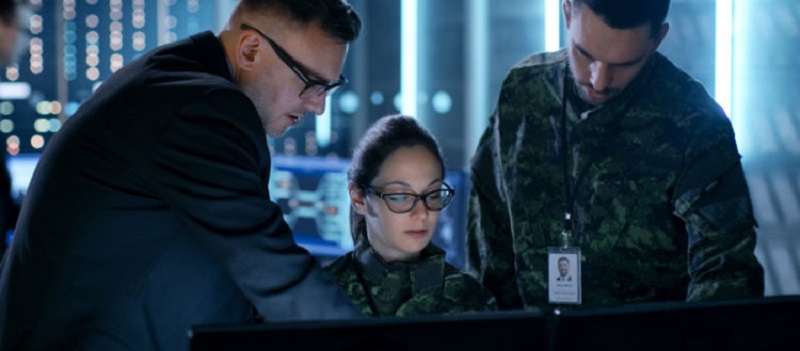 Μπορούν οι hackers να βοηθήσουν μια κυβέρνηση; 2 hackers-κυβέρνηση