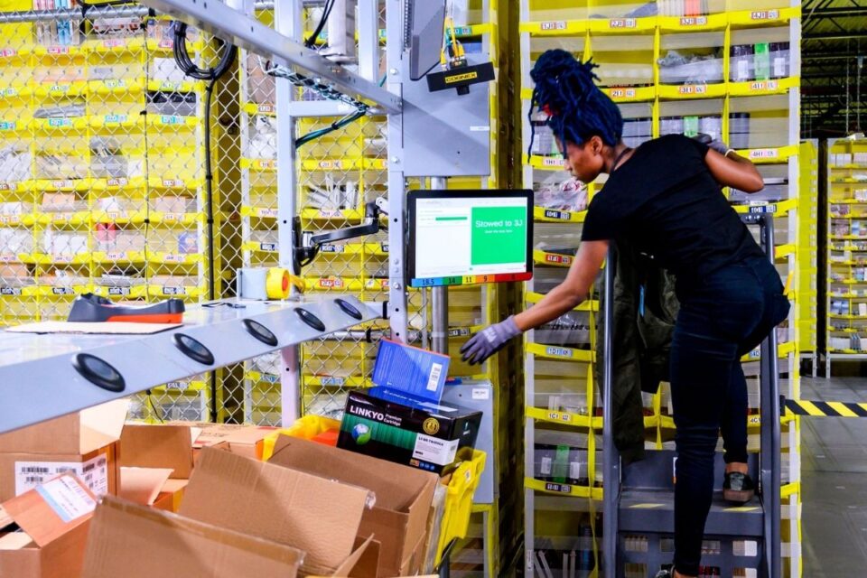 Amazon: 5 υπάλληλοι συνελήφθησαν για κλοπή iPhones αξίας 500.000€! 2 Amazon: 5 υπάλληλοι συνελήφθησαν για κλοπή iPhones αξίας 500.000€!