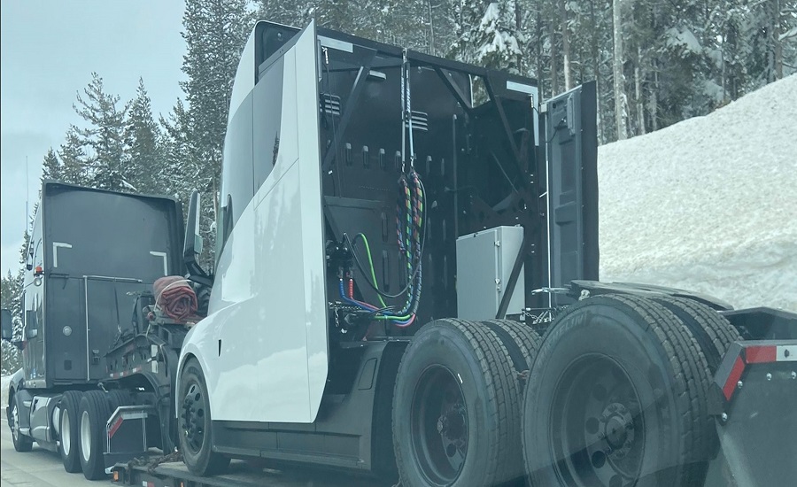 Tesla: Ένα ακόμα ηλεκτρονικό φορτηγό Semi από την εταιρεία 2 Semi