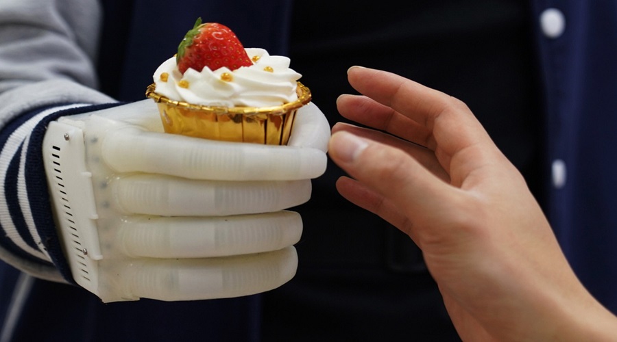 MIT: Low-cost prosthetic hand helps amputees feel again 1 MIT: Low-cost prosthetic hand helps amputees feel again