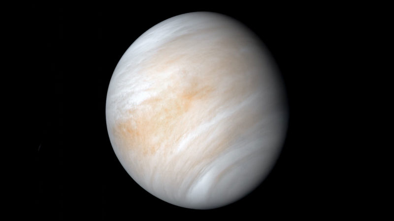 Venus' heat causes winds in the atmosphere