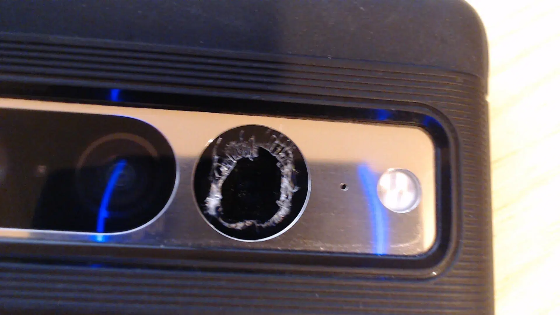 Pixel 7 users: Rear camera glass breaks for no reason 1 Google Pixel 7 glass breaks
