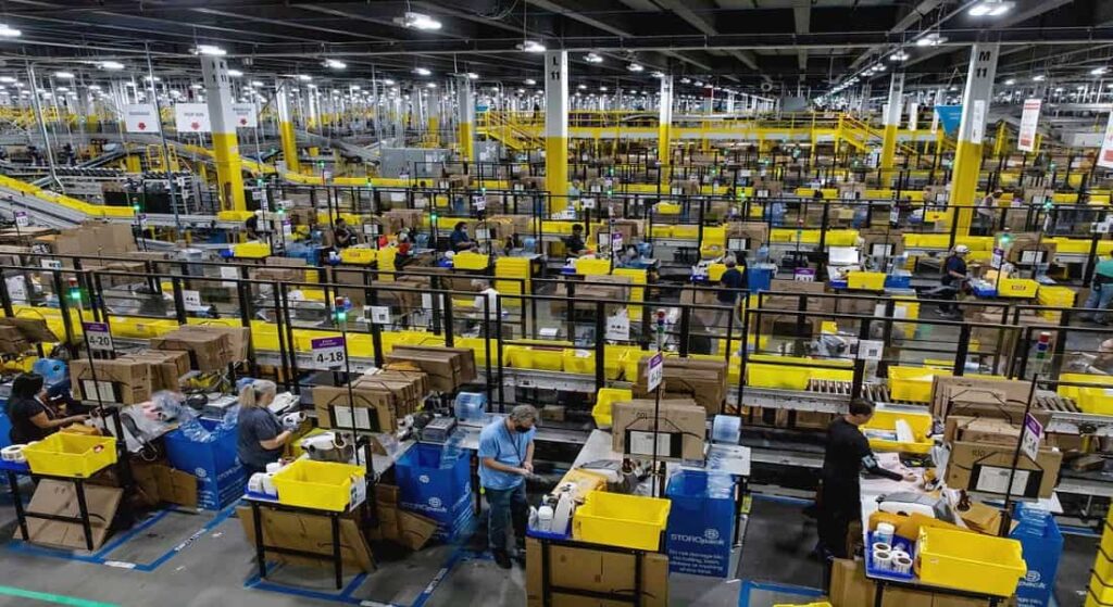 Amazon: Closing warehouses - What will happen to the employees? 2 Amazon warehouses