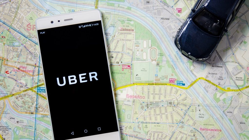 Η Uber επενδύει $1,25 δισ. στη Rivian για 50.000 robotaxi