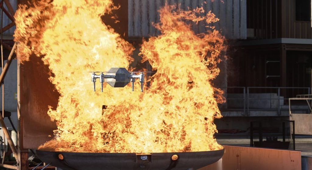 FireDrone: Ένα drone ανθεκτικό σε υψηλές θερμοκρασίες για την αντιμετώπιση πυρκαγιών 1 FireDrone drone