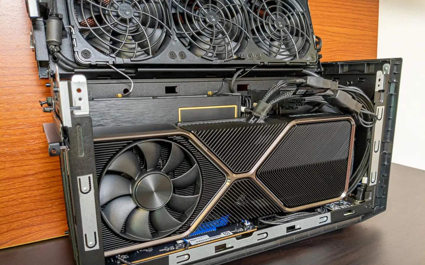 NUC με full size GPU