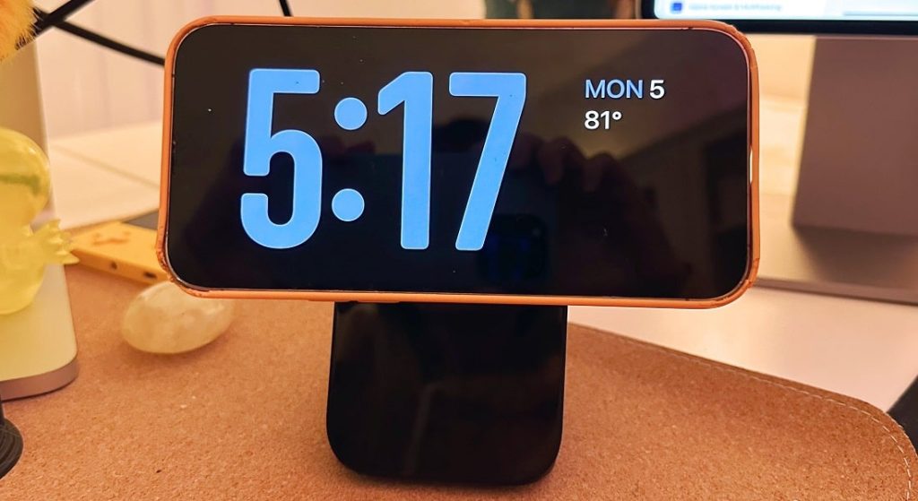 iPhone: How to enable and configure StandBy mode? 3 iOS 17