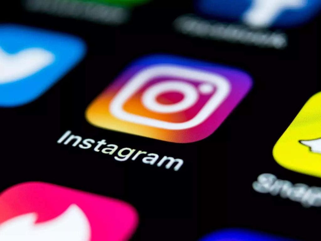 Instagram: Νέα λειτουργία μετατρέπει φωτογραφίες σε αυτοκόλλητα 2 Instagram φωτογραφίες σε αυτοκόλλητα