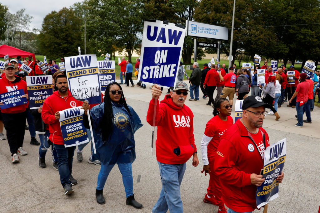 UAW: Campaign to Organize 13 Automakers in the US Begins 2 UAW