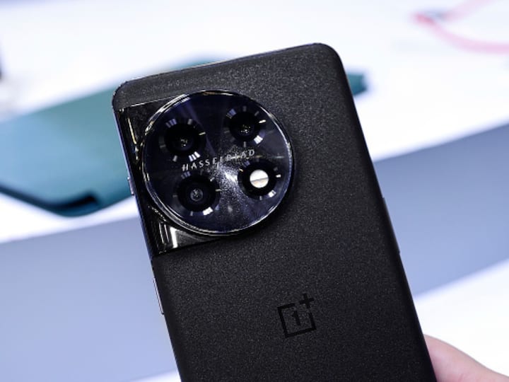 Το OnePlus 12 5G αναμένεται να κάνει ντεμπούτο στην Κίνα τον Δεκέμβριο, με πιθανή κυκλοφορία στην Ινδία τον Φεβρουάριο.