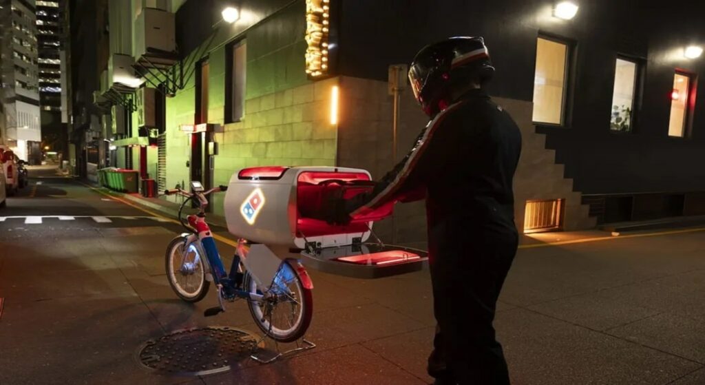 Domino’s: Λανσάρει delivery e-bike με ενσωματωμένο φούρνο 2 ηλεκτρικό ποδήλατο Domino's πίτσα