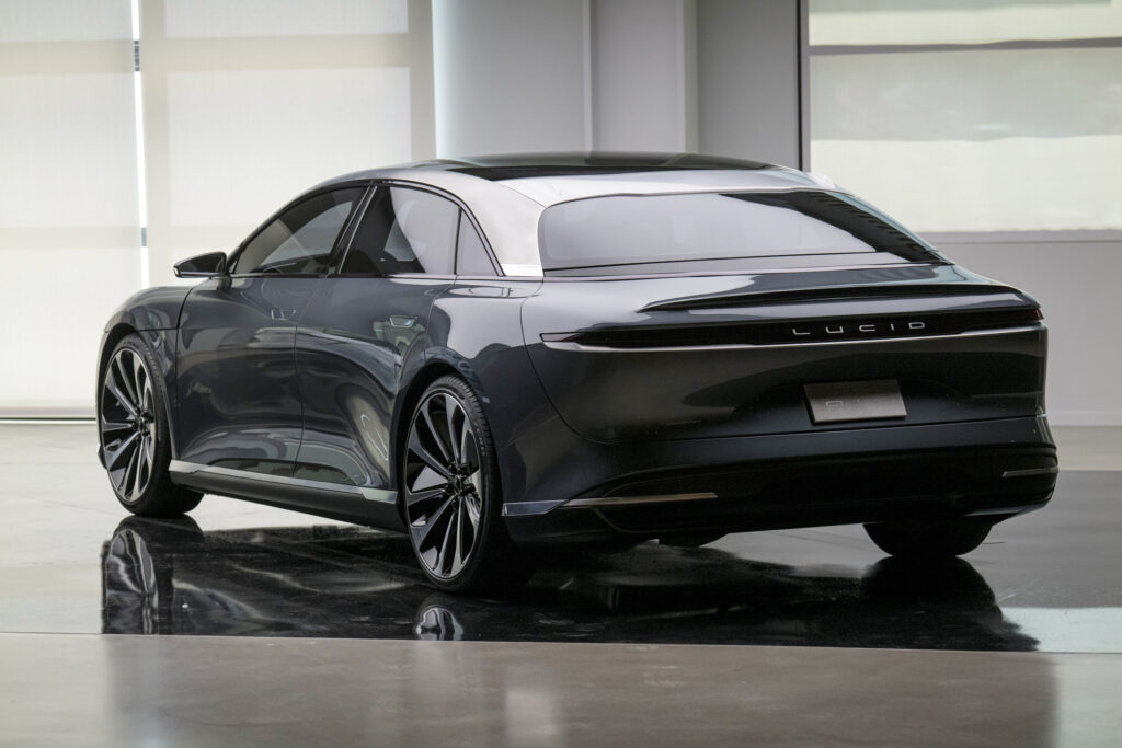 Lucid Motors: Μειώνει τον στόχο παραγωγής EV για το 2023