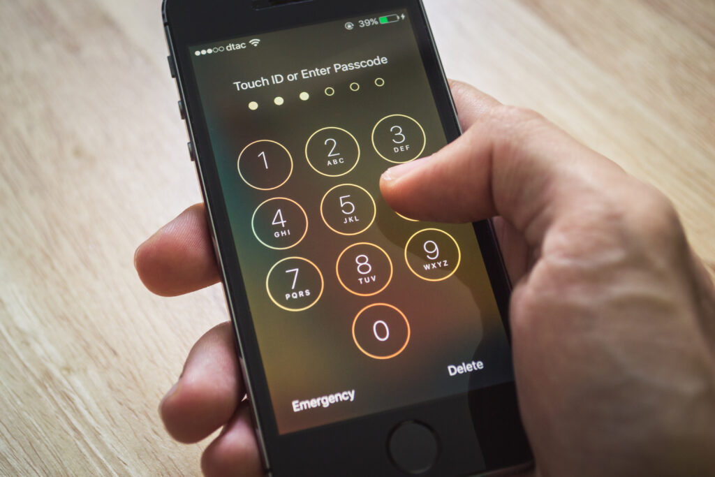 Το TikTok αναγκάζει τους χρήστες να δίνουν τα iPhone password τους για ασαφείς λόγους 2 Σημειώνεται επίσης ότι η απενεργοποίηση της περιορισμένης λειτουργίας ενδέχεται να λειτουργήσει επίσης. Αυτά τα ανησυχητικά νέα έρχονται λίγο μετά από εκτιμήσεις του Κοινοβουλευτικού Σενατέρ John Fetterman, ο οποίος κατηγόρησε το TikTok για την "παραμόρφωση" της αντίληψης πολλών νέων σχετικά με την τρέχουσα σύγκρουση Ισραήλ και Γάζα. Τον Σεπτέμβριο, οι ευρωπαίοι ρυθμιστές επέβαλαν πρόστιμο 368 εκατομμυρίων δολαρίων στο TikTok λόγω αδυναμίας προστασίας της ιδιωτικότητας των παιδιών