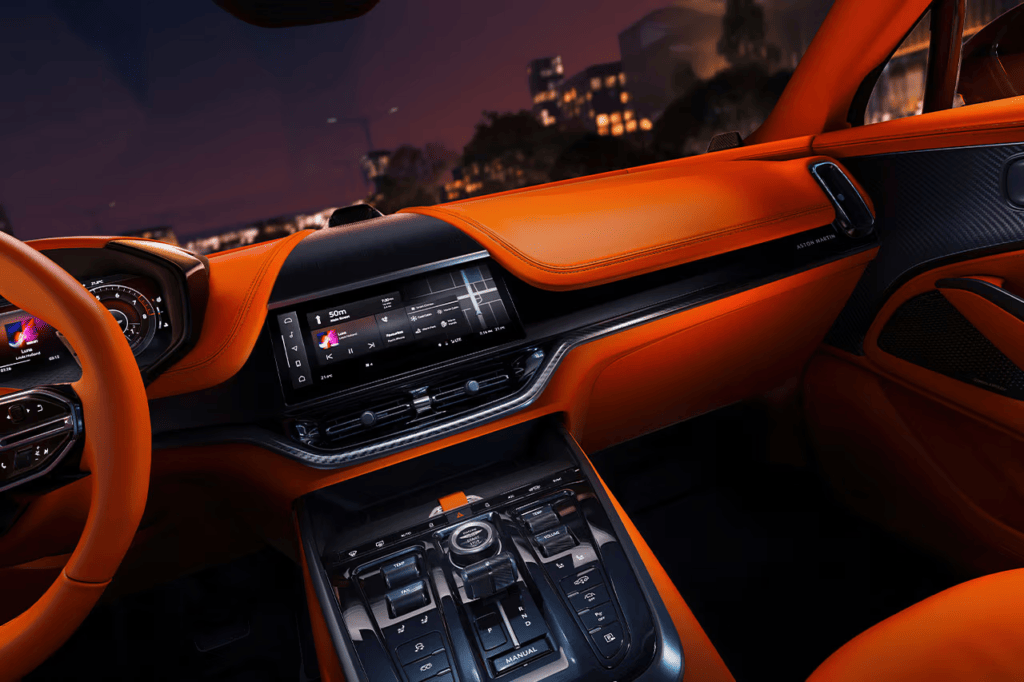 Aston Martin DBX707: "Ρίχνει σαγόνια" το ανανεωμένο σαλόνι του 3 Aston Martin DBX707: "Ρίχνει σαγόνια" το ανανεωμένο σαλόνι του