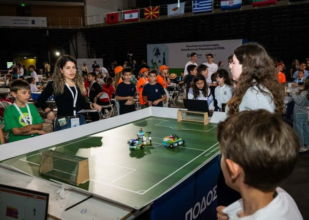 COSMOTE has been contributing to the dissemination and development of Educational Robotics in Greece for 10 years