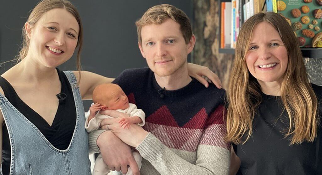 HB: The first baby was born from a woman with a transplanted uterus 2 UK: First baby born to woman with uterus transplant