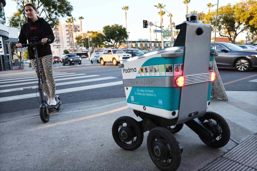 Η DoorDash χρησιμοποιεί ρομπότ Serve Robotics για παραδόσεις στο Λος Άντζελες