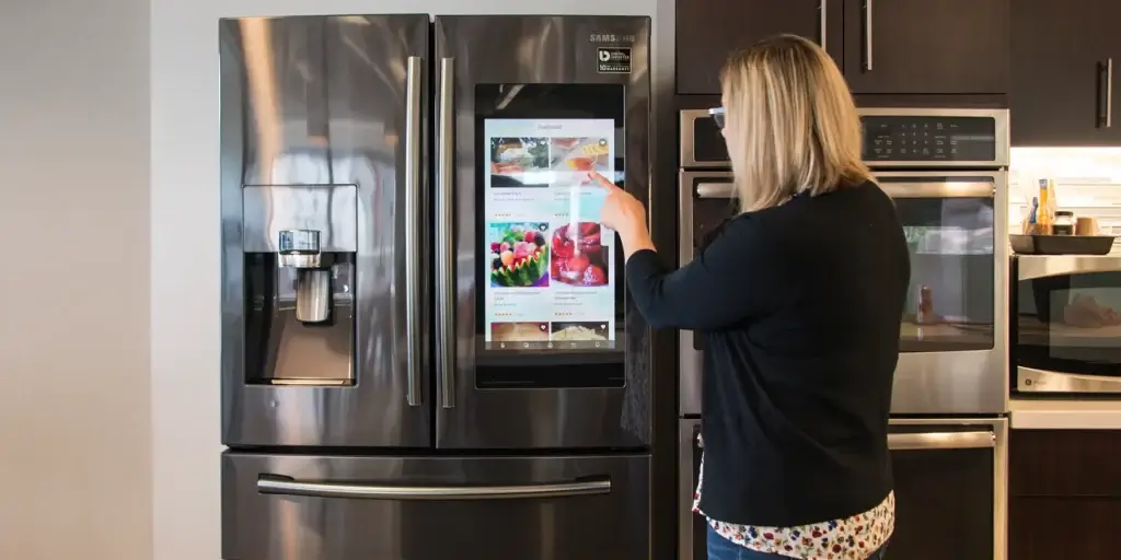 See what the ads on the Samsung smart refrigerator 2 will look like See what the ads on the Samsung smart refrigerator will look like