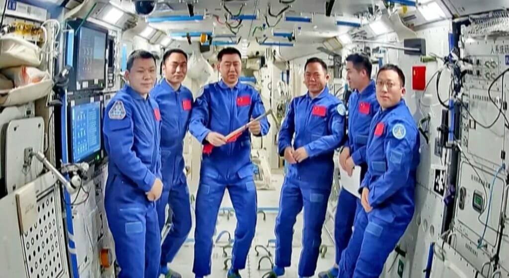 Shenzhou 20: Κινέζοι αστροναύτες αποκλείστηκαν στο διάστημα λόγω διαστημικών σκουπιδιών; 2 Shenzhou 20: Κινέζοι αστροναύτες αποκλείστηκαν στο διάστημα λόγω διαστημικών σκουπιδιών;
