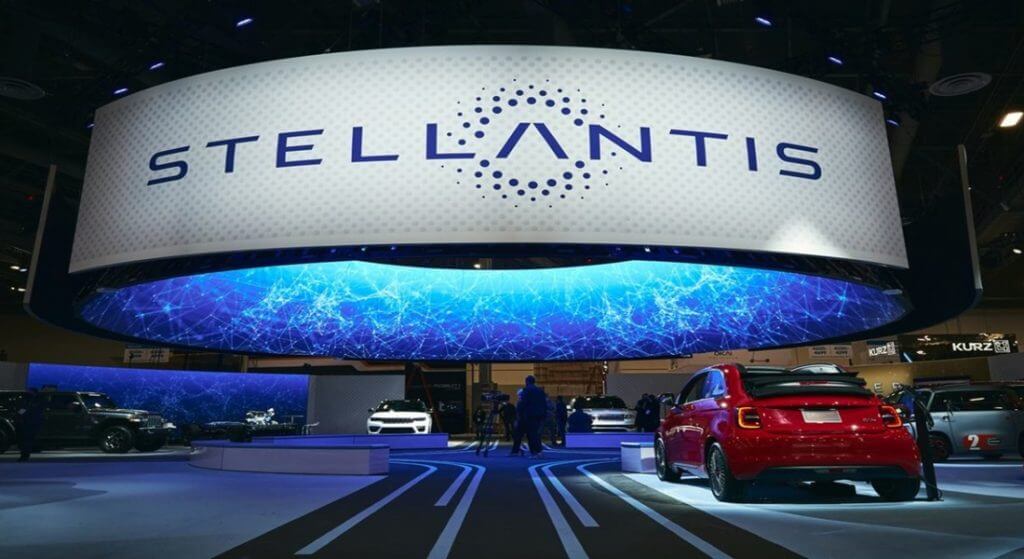 Stellantis: Υιοθετεί το πρότυπο φόρτισης NACS της Tesla 3 Stellantis: Υιοθετεί το πρότυπο φόρτισης NACS της Tesla