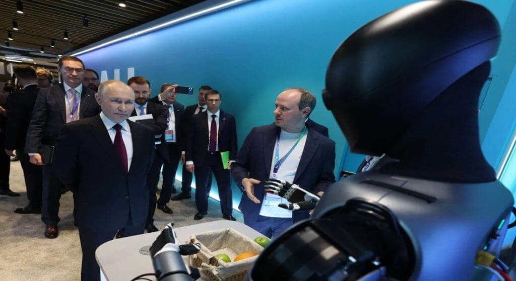 Humanoid robot danced for Vladimir Putin 2 Humanoid robot dances for Vladimir Putin