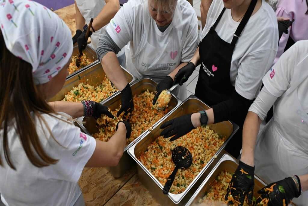 COSMOTE TELEKOM VOLUNTEERS: Corporate volunteer program focusing on society and the environment