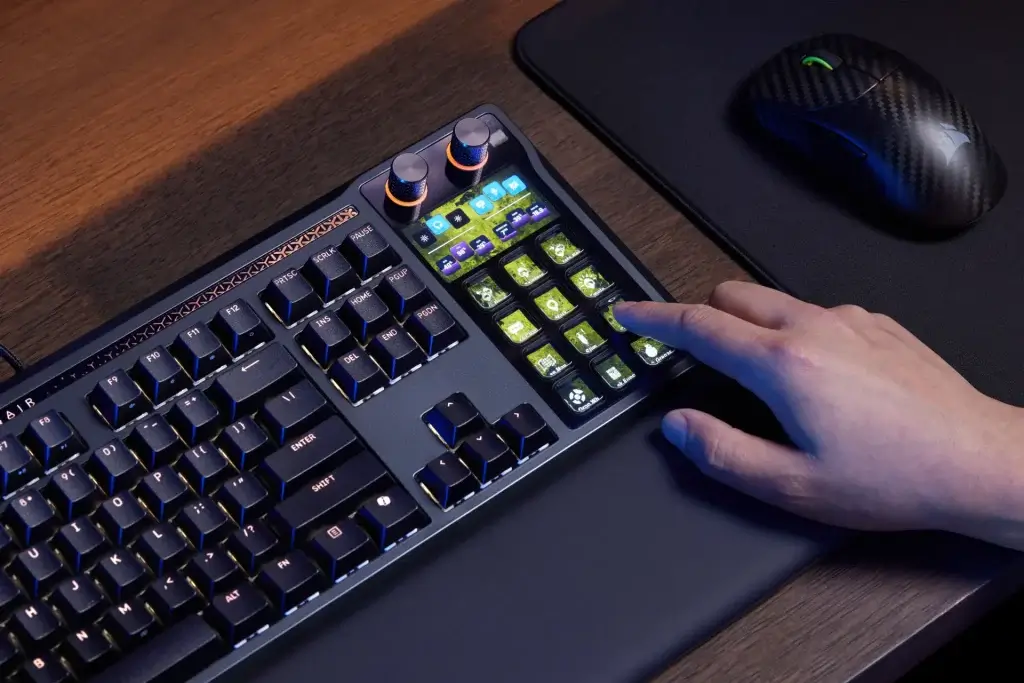 Το Corsair Galleon 100 SD συνδυάζει μηχανικό πληκτρολόγιο με Stream Deck
