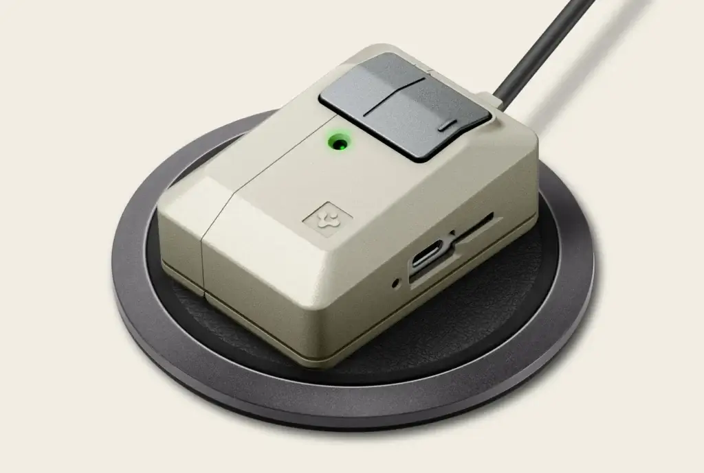 Το κλασικό ποντίκι Apple Macintosh ενέπνευσε τη ρετρό θήκη AirPods της Spigen
