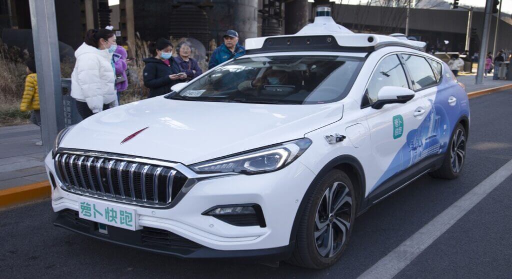 Baidu: Robotaxis malfunction in Wuhan - 2 passengers trapped Baidu: Robotaxis malfunction in Wuhan - Passengers trapped
