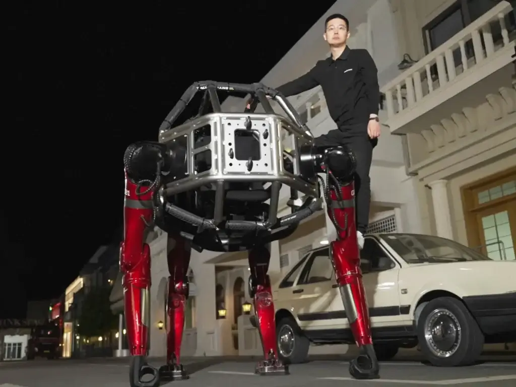 China: Built a humanoid robot "Transformer" 2 China: Built a humanoid "Transformer" robot