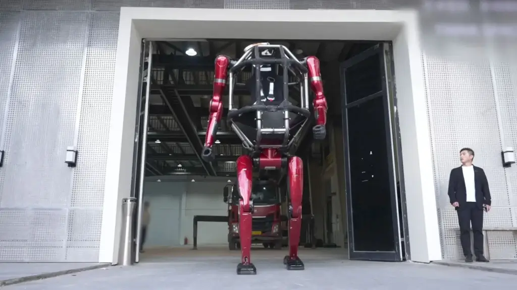 China: Built a humanoid robot "Transformer" 3 China: Built a humanoid "Transformer" robot