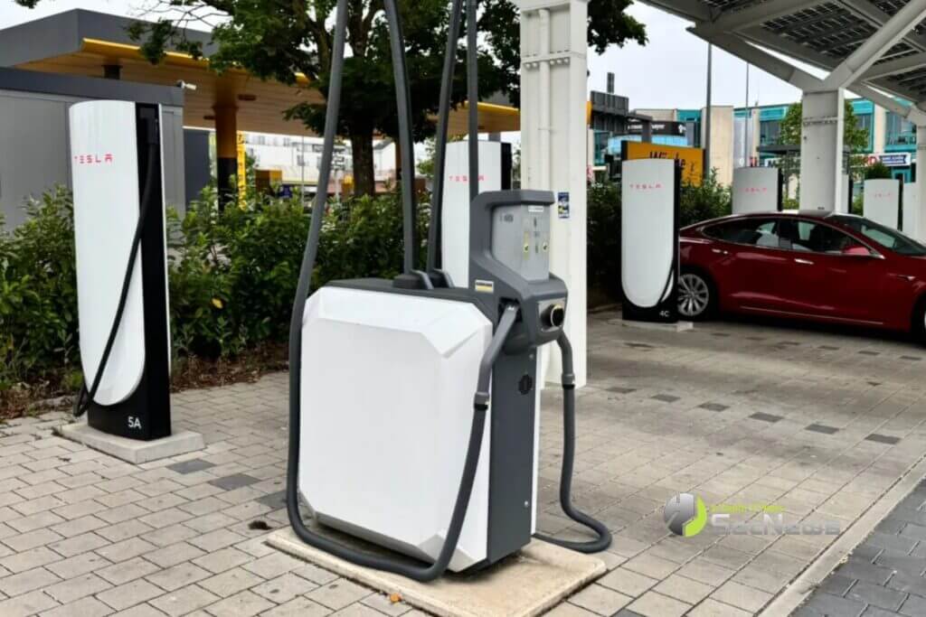 Η Tesla προσθέτει ηλεκτρική σκούπα αυτοκινήτου σε Supercharger για πρώτη φορά
