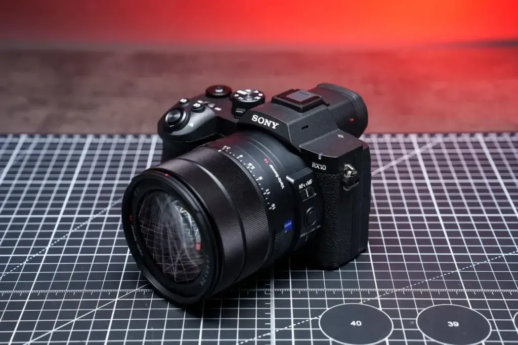 Sony brings back the RX10 superzoom with a stacked sensor and a high price tag 2 Sony brings back the RX10 superzoom with a stacked sensor and a high price tag