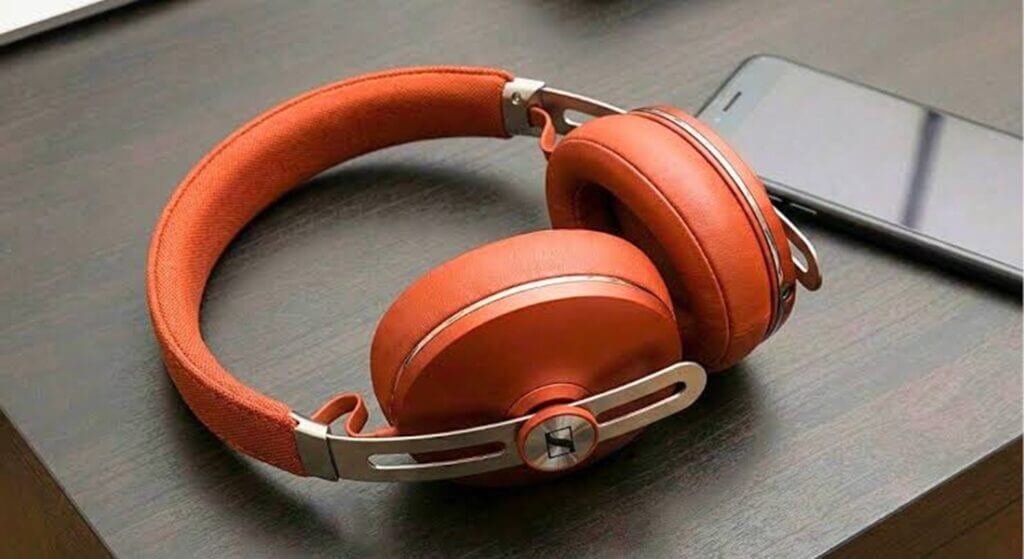 Sennheiser Momentum 5: Headphones with replaceable batteries 2 Sennheiser Momentum 5: Headphones with replaceable batteries