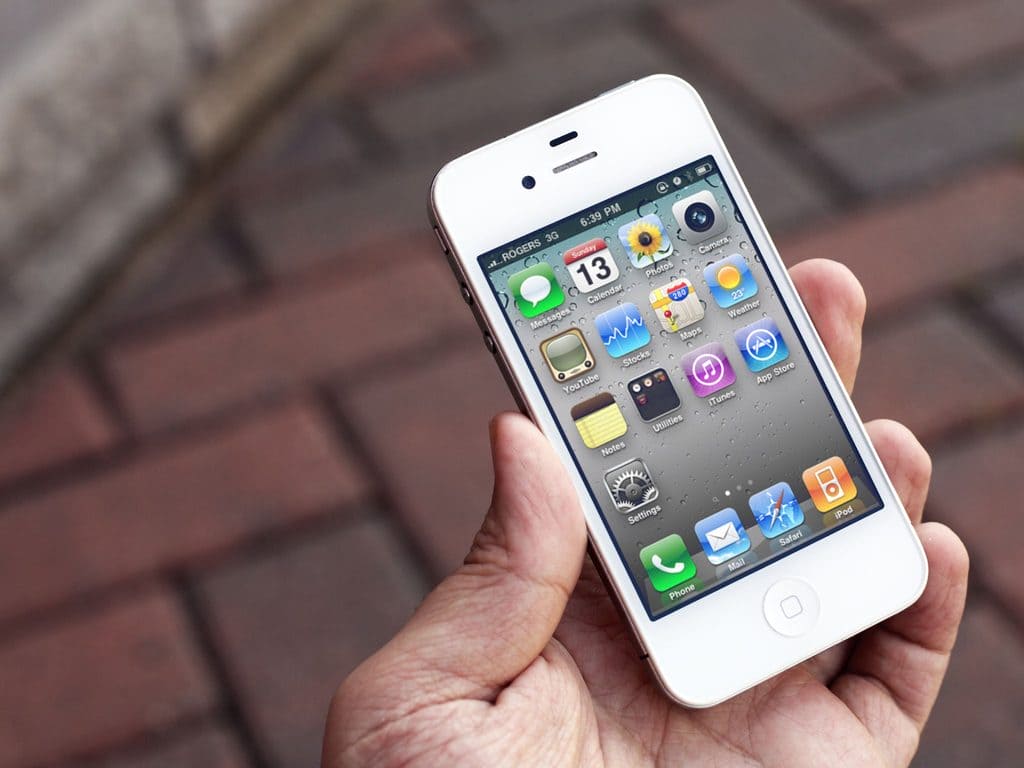 Full Q&A video about iPhone 4 'Antennagate' 16 Years Later