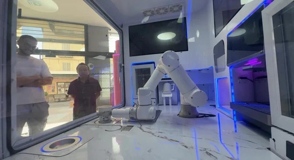 Robots serve coffee and ice cream in France – The bar of the future 3 Robots serve coffee and ice cream in France – The bar of the future